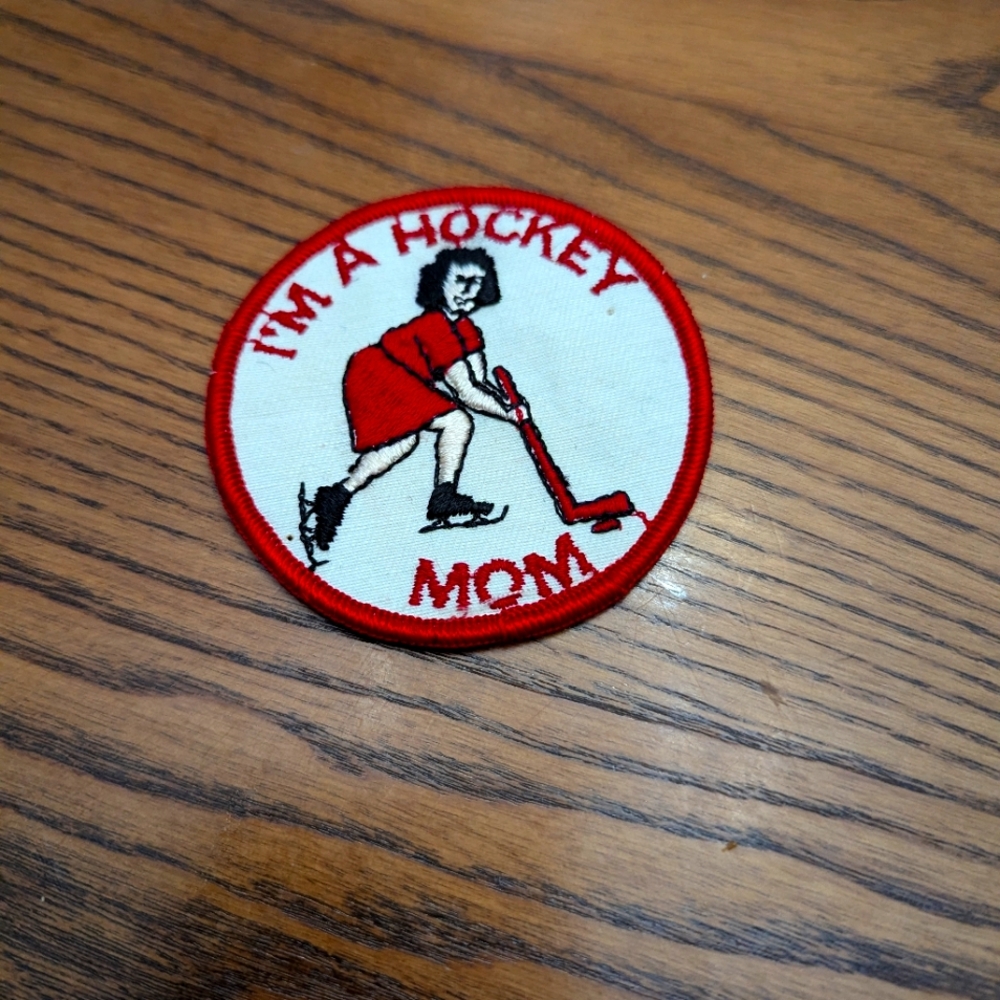 - - I'm a Hockey Mom patch. Sew on. Vintage. 3 inches . Kitchi.